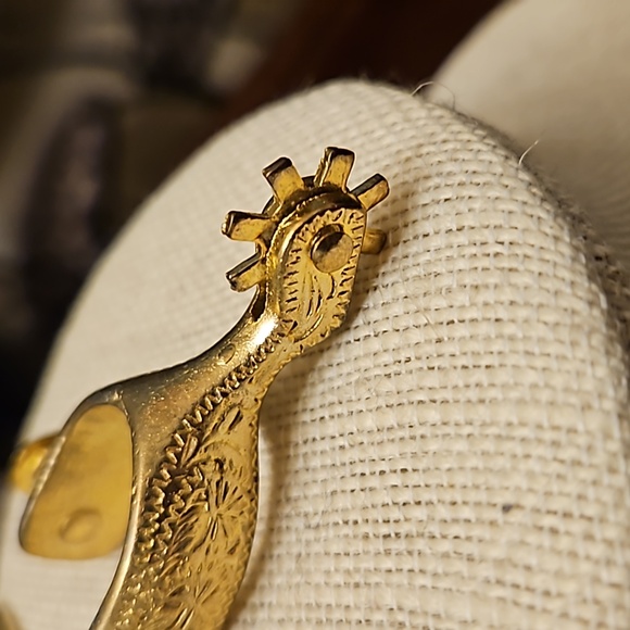Vintage Golden Spur Keychain - Picture 2 of 4